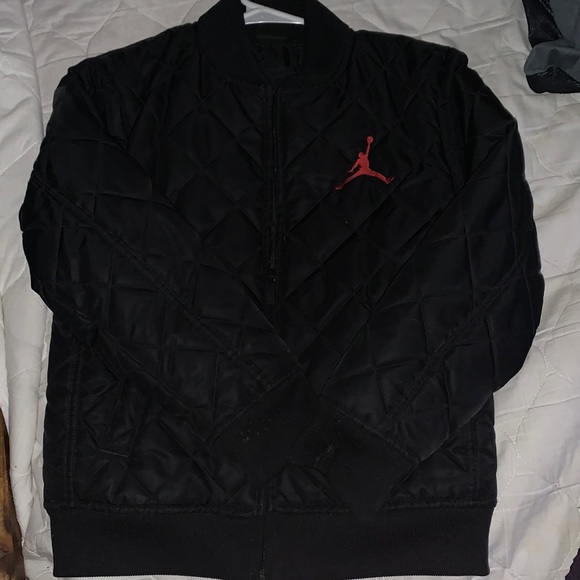 Jordan Boys Size Large Fits Woman Small Never Worn Smoke Free Pet Free - Picture 2 of 2
